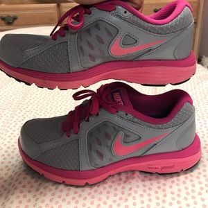 💗💗NWOT NIKES PINK AND GRAY💗💗